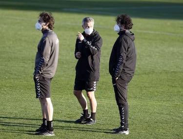 Escrib¨¢ dirige sus primeras sesiones a los mandos del Elche