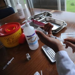 Advertencia de una estafa si te llaman para una cuarta vacuna de la COVID