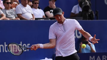 AME473. BUENOS AIRES (ARGENTINA), 18/02/2024.- Nicolás Jarry de Chile devuelve una bola a Facundo Díaz Acosta de Argentina, en la final del torneo IEB+ Argentina Open, en el Court Guillermo Vilas en Buenos Aires (Argentina). EFE/Luciano González