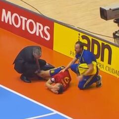 Sergio Lozano vio la segunda amarilla... ¡por lesionarse!