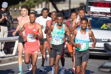 Varias personas participan en la 47ª edición del Zurich Rock 'N' Roll Running Series, a 27 de abril de 2025, en Madrid (España).