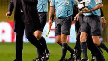 <b>EXPULSADO. </b>El técnico amarillo fue castigado por protestar al cuarto colegiado.