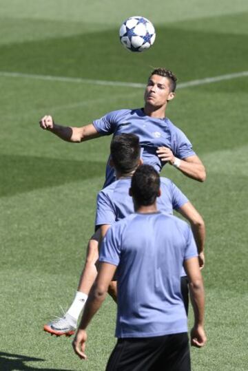 Último entrenamiento del Real Madrid antes del derbi