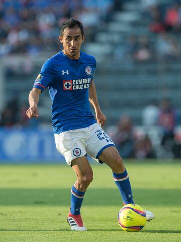 El motor del equipo, su facilidad para recuperar el balón (6 por partido) y su posicionamiento en el campo, lo hacen un jugador indiscutible en el once azul.