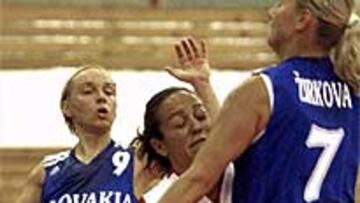 <b>CONTUNDENTE.</B> La victoria de España no ha estado nunca en peligro.