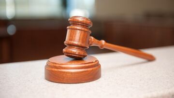 Un hombre reclama dejar sin herencia a su hermana porque no era hija biológica: sentencia contundente de la justicia