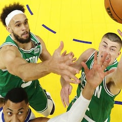 Derrick White: el héroe de los Celtics medía 1,78 a los 18 años