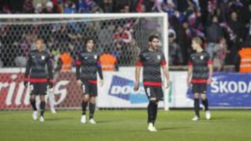 TRISTES. Miranda, Tiago, Raúl García y Pulido se van cabizbajos.