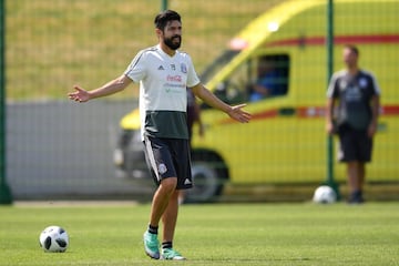 El delantero mexicano también anunció que se iba a ir después del Mundial de Rusia. 