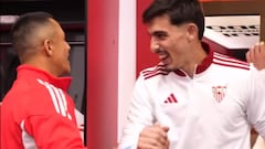 Sevilla gana, los jugadores llegan al camarín y esto hace Alexis Sánchez: es viral