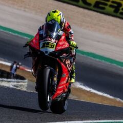 Álvaro Bautista regresa a la senda de la victoria en Portugal