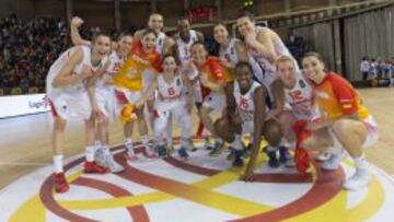 Las jugadoras de la Selección celebran la clasificación para el Eurobasket 2017.
