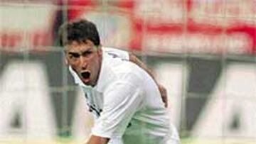 <b>RAÚL: 7 GOLES ANTE EL ATLÉTICO</B>. Desde el 14 de junio de 1997 no le marcaba Raúl un gol al Atlético de Madrid en la Liga. Ayer le hizo dos, con lo que su estadística frente a los rojiblancos ya es de 7 tantos en 13 encuentros.