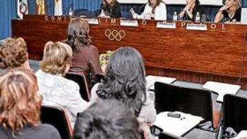 <b>DEPORTISTAS DE PRIMERA. </b>Arantxa, Susana Mendizábal, Miriam Blasco y Dori Ruano.