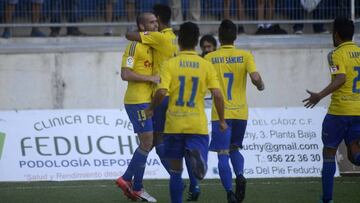 El Cádiz golea y mete en un problema al Getafe de Esnaider