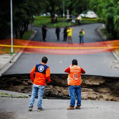 Maria, the 79-year-old retiree who built her own house made of bottles in three months