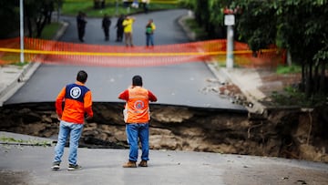Maria, the 80-year-old retiree who built her own house made of bottles in three months