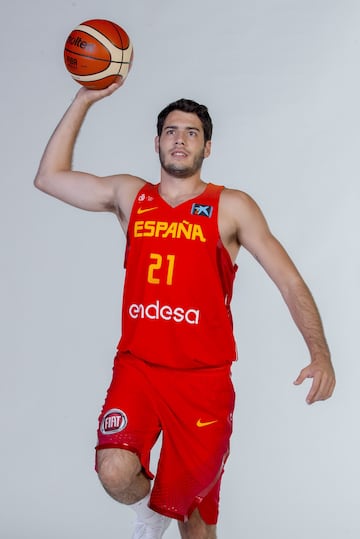 Spain's international basketball team kicks off with official photos