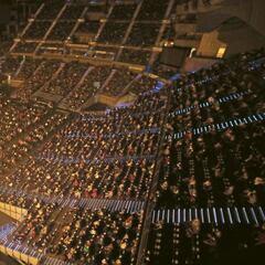 ¿Por qué Raphael puede cantar ante 5.000 personas y el baloncesto se juega a puerta cerrada?