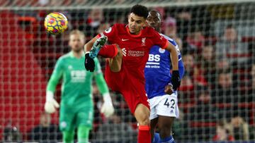 Luis Díaz, ovacionado en la victoria de Liverpool sobre Leicester City.