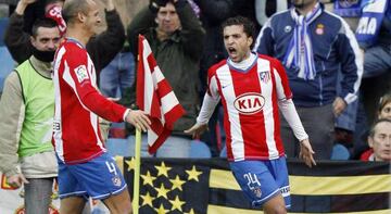 Simao celebra un gol con el Atlético.