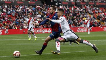 Álex Moreno, ante el Huesca.