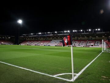 Dean Court conocido como Vitality Stadium por razones de patrocinio, es un estadio de fútbol ubicado en la ciudad de Bournemouth, Inglaterra. El recinto inaugurado en 1910 es propiedad del club AFC Bournemouth y posee una capacidad para 12.000 espectadores aproximadamente