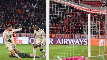 Alphonso Davies’ injury-time goal sends Bayern Munich through to the round of 16 after a Celtic scare.