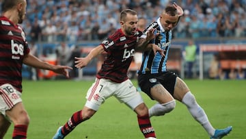 Soccer Football - Copa Libertadores - Semi Final - First Leg - Gremio v Flamengo - Arena do Gremio, Porto Alegre, Brazil - October 2, 2019. Gremio's Everton in action with Flamengo's Everton. REUTERS/Sergio Moraes