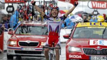 Purito Rodríguez cruzando la etapa de Plateau de Beille.