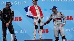 Robin Frijns Robin Frijns, el ganador de la carrera, en el podio con Andre Lotterer, segundo clasificado y Daniel Abt, tercero.