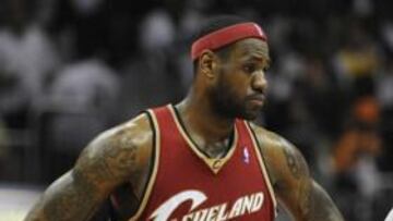 <b>PRIMER EQUIPO.</b> El alero LeBron James sigue acaparando todo el protagonismo dentro de las interminables distinciones que hace la NBA al final de temporada y esta vez al ser elegido por unanimidad para el Primer Equipo de la liga.