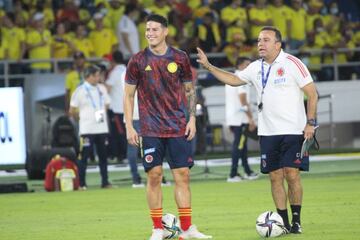 La Selección Colombia jugó con casa llena en un partido clave para la Eliminatoria y ante un rival complicado. Este fue el escenario perfecto para que James se reencontrara con los hinchas. Regresó ante la ovación de la afición.