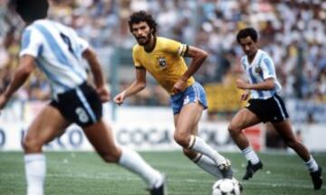 Sócrates, mundialista con Brasil en 1982 y 1986. Es el máximo ídolo del Corinthians en toda su historia. Falleció en 2011 debido a una infección intestinal