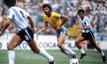 Sócrates, mundialista con Brasil en 1982 y 1986. Es el máximo ídolo del Corinthians en toda su historia. Falleció en 2011 debido a una infección intestinal 