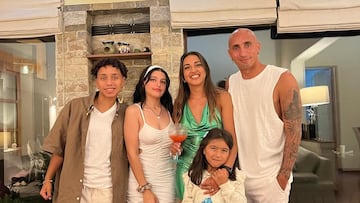 “La gente es muy cálida conmigo; ¿lo que más me gusta de Chile? La nieve, la montaña, el mar...”