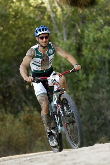 Tri Cross dio por cerrada la temporada de triatlones con una prueba técnica y exigente que puso a prueba a los más de 150 participantes congregados en el Forestal Park de Guadarrama. 
