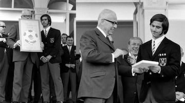 El legendario delantero alemán, Gerd Müller, falleció este domingo a los 75 años. Brilló en Bayern Múnich y se convirtió en el máximo goleador de la historia de la Bundesliga. Con su Selección ganó el Mundial de 1974.