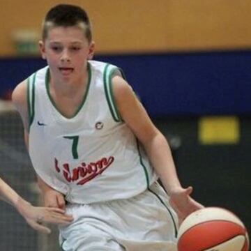Llega desde Eslovenia al Real Madrid con 13 a?os. Entr¨® a formar parte de la cantera del Real Madrid Baloncesto, firmando un contrato de formaci¨®n de cinco a?os, hasta su mayor¨ªa de edad.