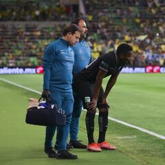 Juan Otero salió lesionado del América vs Monterrey