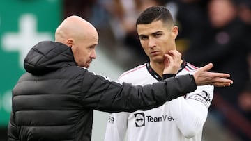 Soccer Football - Premier League - Aston Villa v Manchester United - Villa Park, Birmingham, Britain - November 6, 2022 Manchester United manager Erik ten Hag talks to Cristiano Ronaldo before the start of the second half REUTERS/Carl Recine EDITORIAL USE ONLY. No use with unauthorized audio, video, data, fixture lists, club/league logos or 'live' services. Online in-match use limited to 75 images, no video emulation. No use in betting, games or single club /league/player publications.  Please contact your account representative for further details.