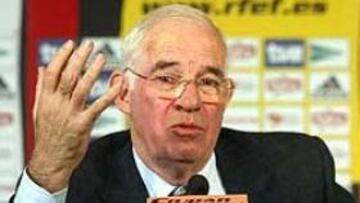 <b>19 EQUIPOS.</B> En la lista presentada por Luis Aragonés hay futbolistas de 19 equipos de Primera División.