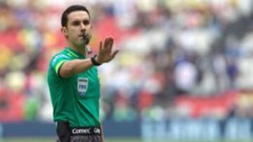 El árbitro central del duelo entre las Águilas y la Fiera.