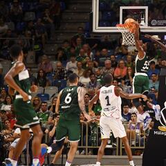 El Unicaja supera al Dijon en homenaje a Martín Urbano