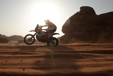 Neels Theric, del equipo Kove Factory Racing, en acción durante la cuarta etapa. 