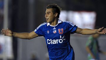 Chilean Universidad&#039;s forward Eduardo Vargas celebrates after scoring a goal against Argentinian Arsenal during their Copa Sudamericana 2011 round before quarterfinals second leg football match at Arsenal stadium in Sarandi, Buenos Aires, Argentina, 