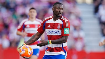 Hongla, en un partido con el Granada.