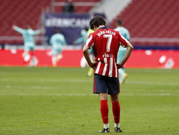 João Félix tras el segundo gol del Levante. 