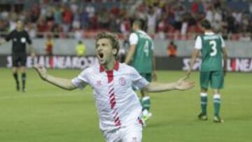 Marko Marin festeja uno de sus dos goles.