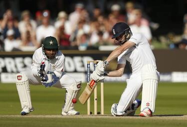 Pakistan toast Lord’s test win with boot camp press-ups